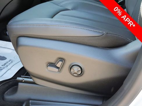 New 2026 Chrysler Pacifica Select FWD image 50
