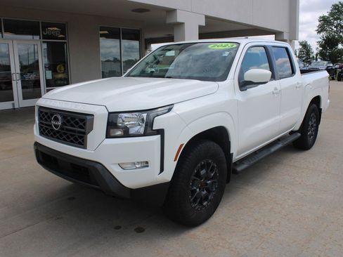Used 2023 Nissan Frontier SV w/ SV Convenience Package AWD/4WD image 2