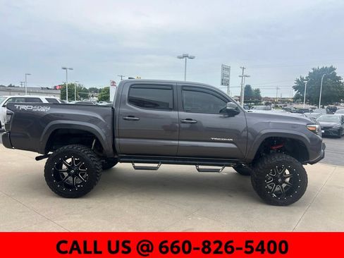 Used 2021 Toyota Tacoma TRD Sport w/ TRD Premium Sport Package AWD/4WD image 5