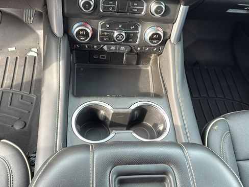 Used 2023 GMC Yukon SLT w/ SLT Luxury Package image 23