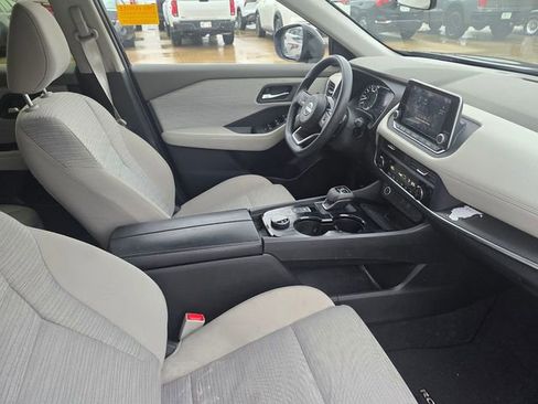 Used 2023 Nissan Rogue SV image 10