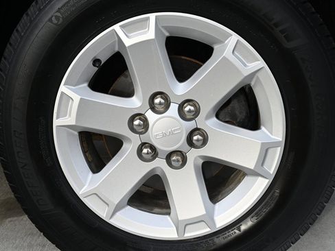 Used 2015 GMC Acadia SLE image 48