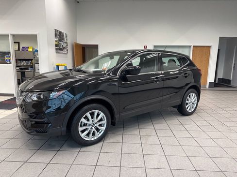 Used 2022 Nissan Rogue Sport S image 3