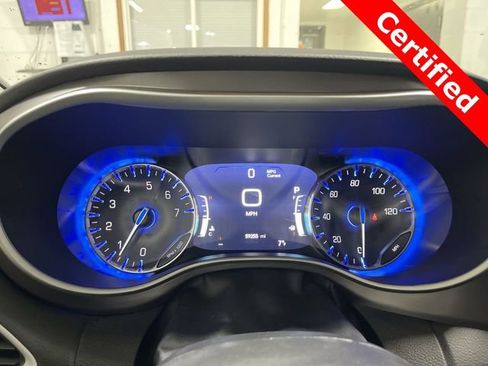 Certified 2024 Chrysler Pacifica Touring-L image 15