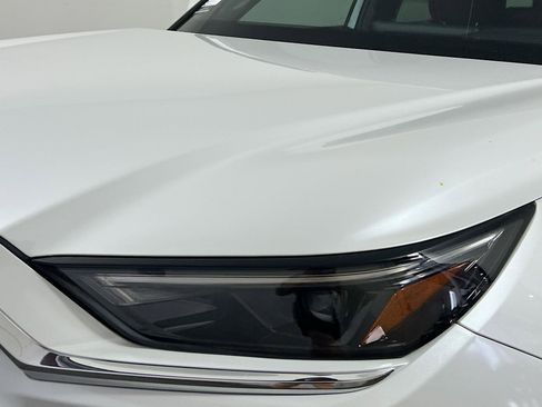 Used 2024 Toyota Grand Highlander AWD Hybrid image 11