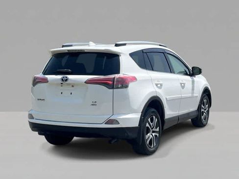 Used 2017 Toyota RAV4 LE AWD/4WD image 8