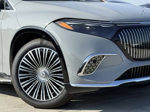 New 2025 Mercedes-Benz Maybach EQS 680 4MATIC image 4