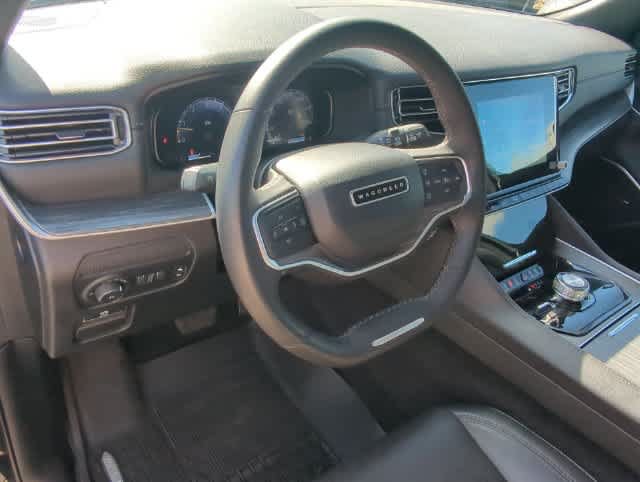 Certified 2024 Jeep Wagoneer L Series II w/ Flexible Seating Group AWD/4WD image 10