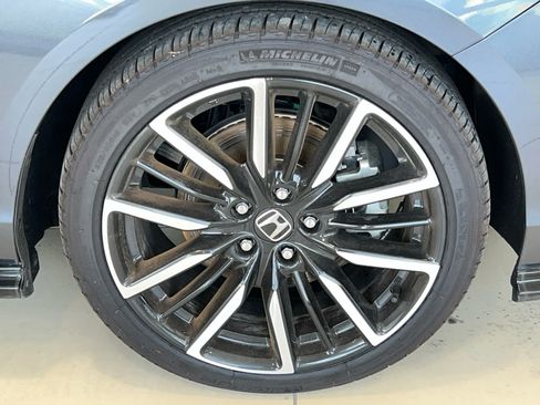 Used 2025 Honda Accord Touring image 7