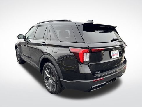 Used 2025 Ford Explorer ST-Line w/ ST-Line Street Pack image 18
