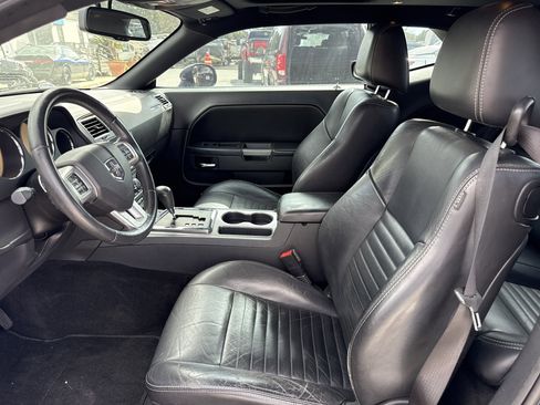 Used 2013 Dodge Challenger R/T image 9