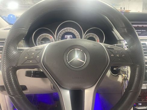 Used 2014 Mercedes-Benz E 350 4MATIC Sedan image 4