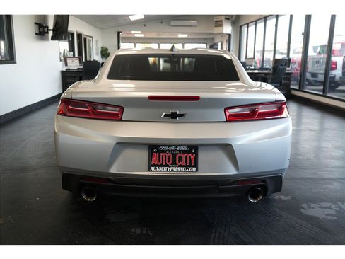 Used 2018 Chevrolet Camaro LT RWD image 6