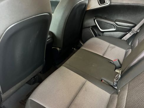 Used 2025 Kia Soul LX w/ LX Technology Package image 4