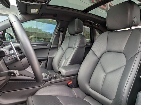 Used 2025 Porsche Macan image 5