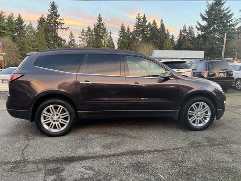 Used 2015 Chevrolet Traverse LT w/ Style and Technology Package image 4