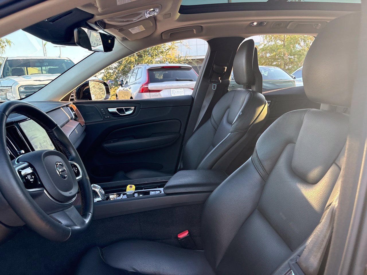 Used 2019 Volvo XC60 T8 Inscription w/ Advanced Package AWD/4WD image 18