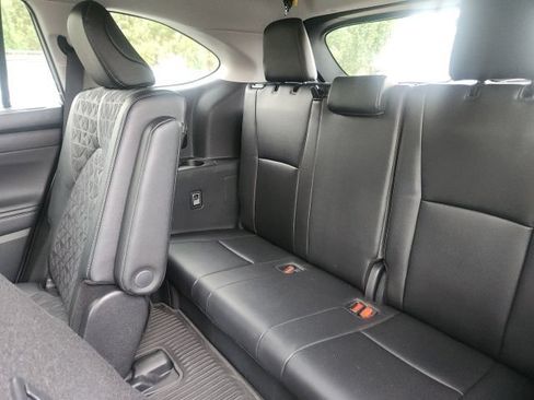 Certified 2025 Toyota Highlander XLE AWD/4WD image 7