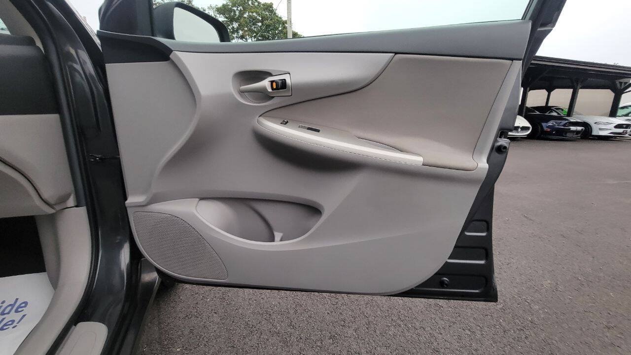 Used 2011 Toyota Corolla LE FWD image 18