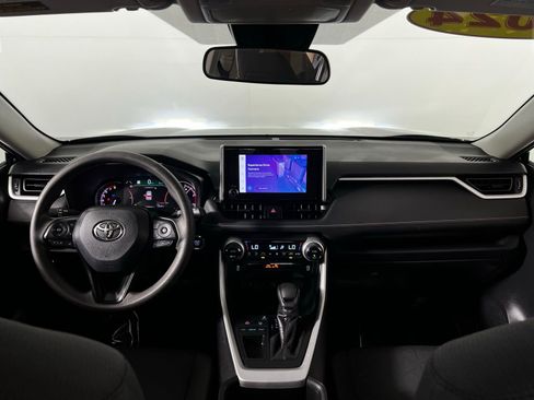 Used 2024 Toyota RAV4 XLE FWD image 22