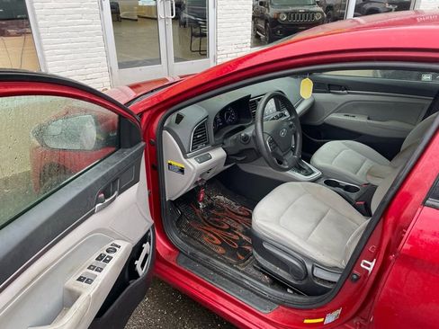 Used 2017 Hyundai Elantra SE image 4