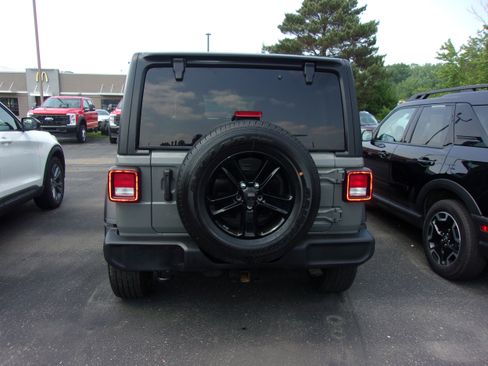 Used 2022 Jeep Wrangler Unlimited Sport AWD/4WD image 4