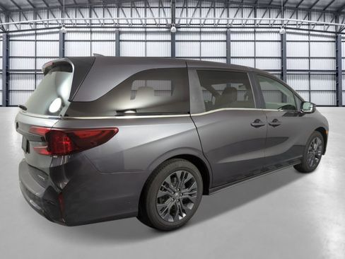 New 2026 Honda Odyssey Touring image 4