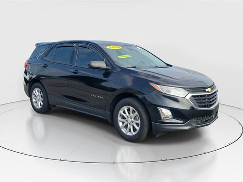 Used 2018 Chevrolet Equinox LS FWD image 2