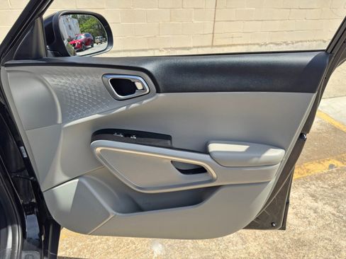 Used 2021 Kia Soul LX image 35