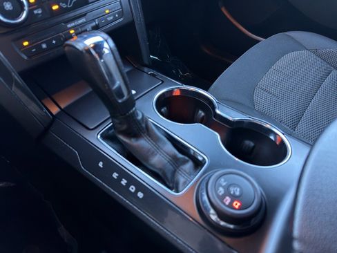 Used 2017 Ford Explorer XLT image 28