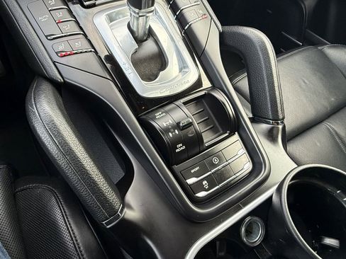 Used 2016 Porsche Cayenne AWD/4WD image 38
