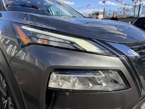 Used 2022 Nissan Rogue SV w/ SV Premium Package image 15