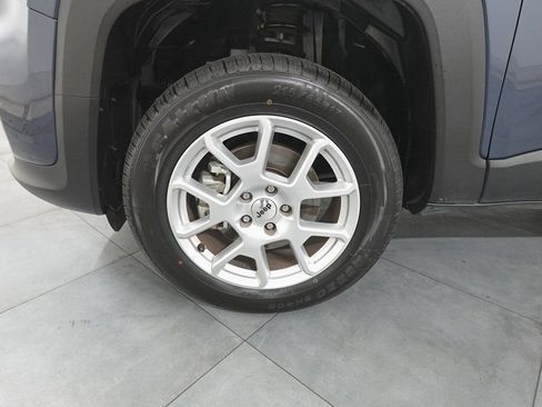 Used 2023 Jeep Renegade Latitude image 28