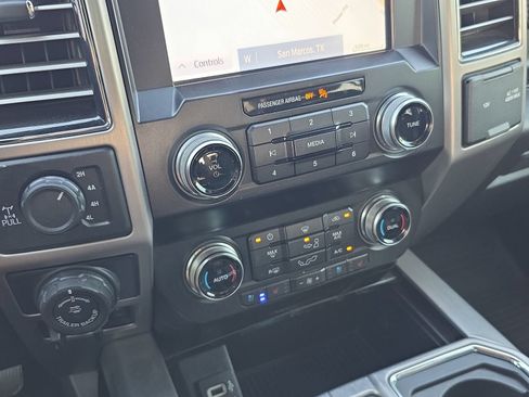 Used 2019 Ford F150 Platinum w/ Equipment Group 701A Luxury AWD/4WD image 21