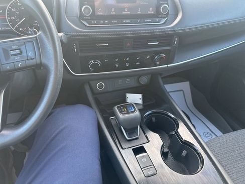 Used 2021 Nissan Rogue S image 34