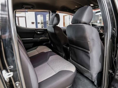 Used 2022 Toyota Tacoma TRD Off-Road image 29