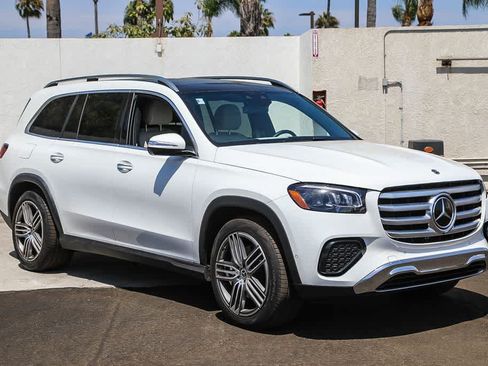 Used 2024 Mercedes-Benz GLS 450 4MATIC image 3