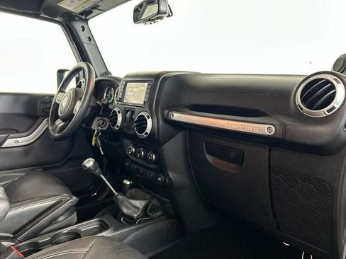 Used 2014 Jeep Wrangler Sahara w/ Connectivity Group AWD/4WD image 27