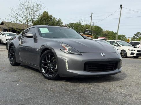 Used 2018 Nissan 370Z Touring image 2