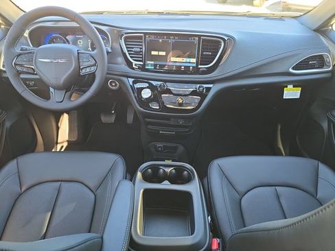 New 2026 Chrysler Pacifica Select w/ S Appearance Package FWD image 9