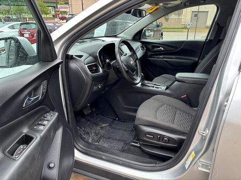 Used 2021 Chevrolet Equinox LT w/ Driver Convenience Package image 12