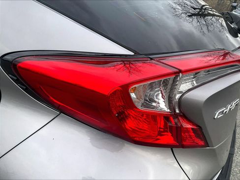 Used 2020 Toyota C-HR XLE image 31