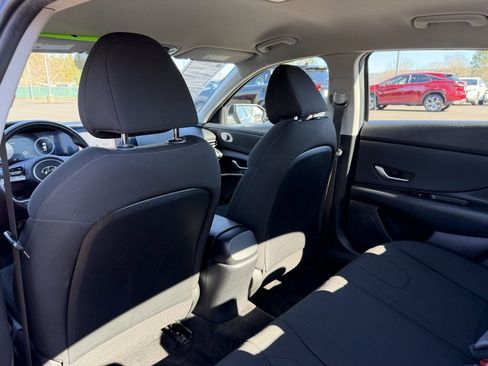 Used 2023 Hyundai Elantra SEL w/ Convenience Package image 32