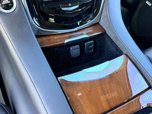 Used 2019 Cadillac Escalade Premium Luxury image 26