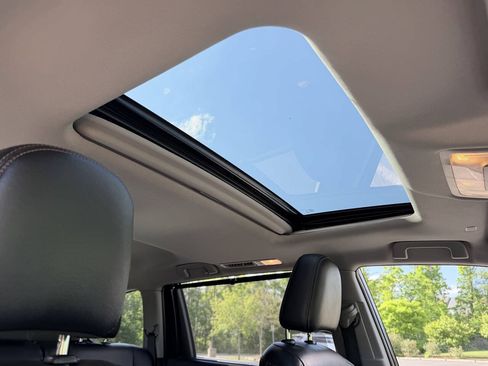 Used 2019 Toyota Highlander XLE AWD/4WD image 28