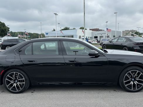 Used 2025 BMW 760i xDrive w/ Executive Package image 11