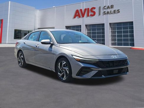 Used 2025 Hyundai Elantra Limited FWD image 9