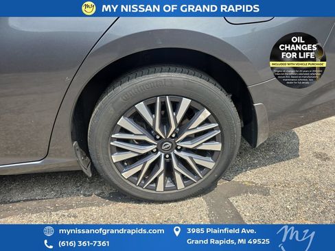 Used 2023 Nissan Altima 2.5 SV w/ SV Premium Package AWD/4WD image 32