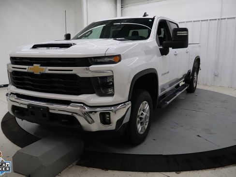 Used 2025 Chevrolet Silverado 2500 LT w/ Safety Package AWD/4WD image 6
