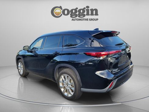 Used 2020 Toyota Highlander Limited FWD image 3